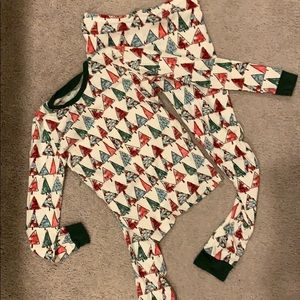 Burt’s bees o Christmas tree pajamas